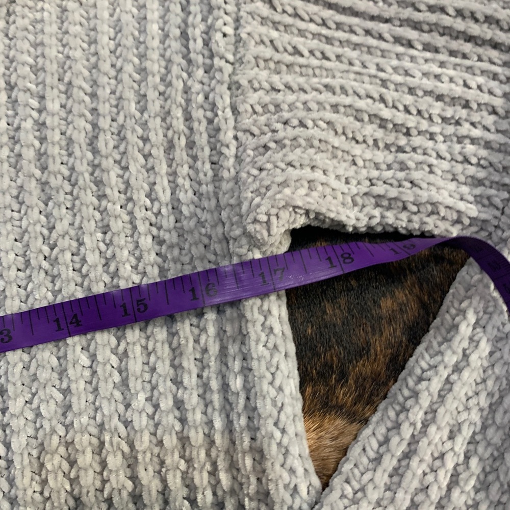 Aeropostale size Small light gray knit crew neck sweater with side slits - Picture 5 of 8